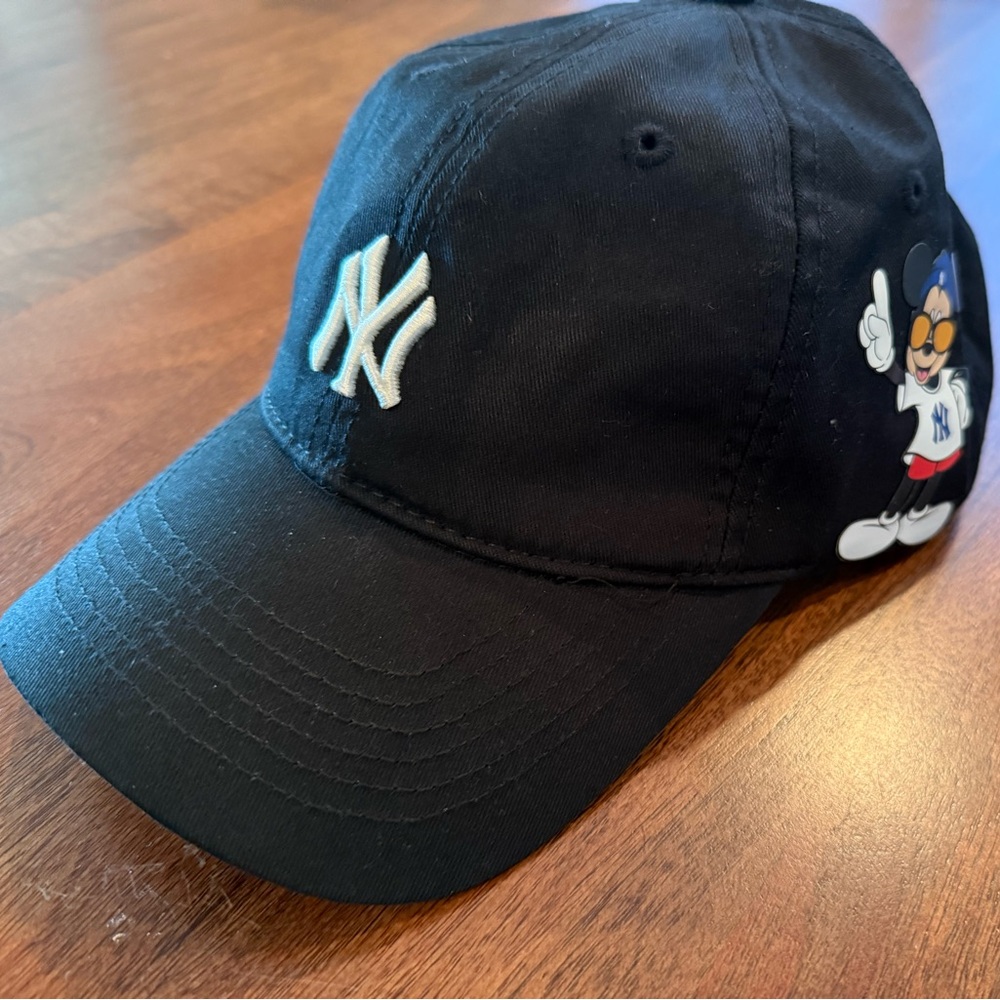 NY Yankees Cap with Mickey Character